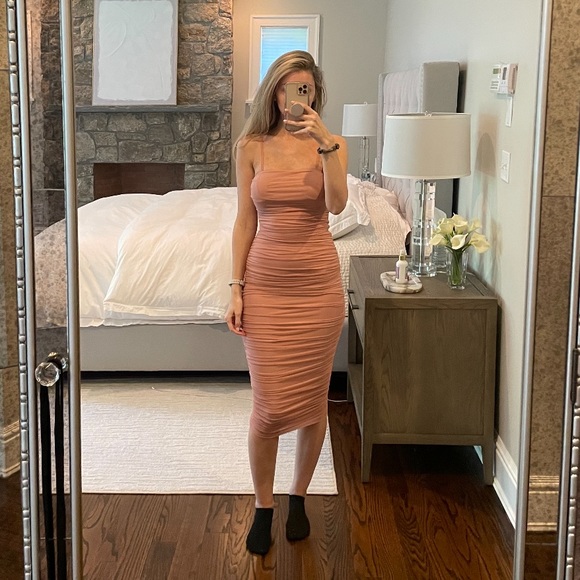 Simmi ruched strappy midi dress in blush pink - Picture 5 of 5